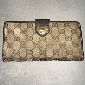 Cute Long Gucci bifold wallet